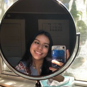 Meet your Posher, Alejandra